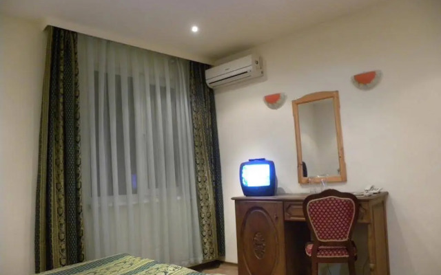 Three Dolphins Family Hotel