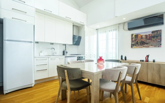 Chic Flat Near Public Transportation in Goztepe