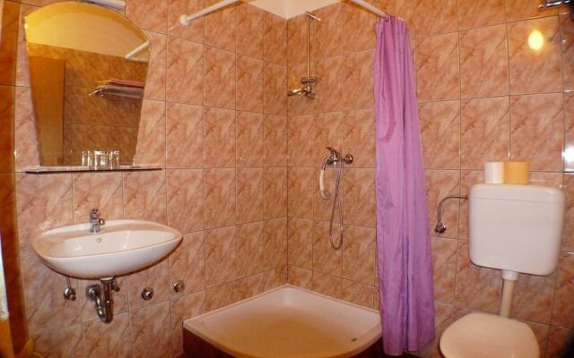 Hotel Hilde Yellow House