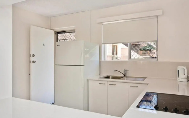 Beachcomber Unit 2 7 Dingle Ave