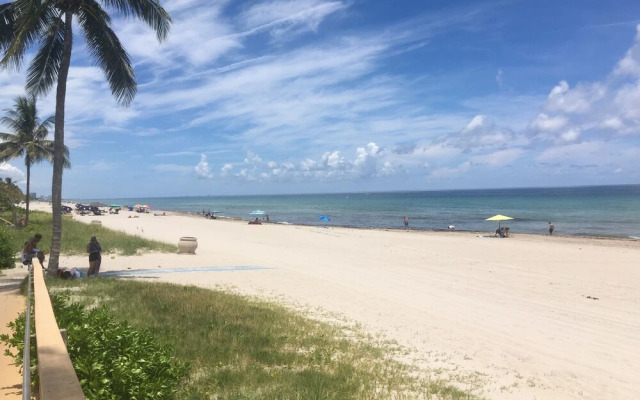 The Hollywood Beach Studios