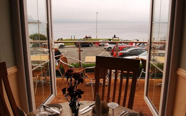 The Moelwyn Hotel & Restaurant