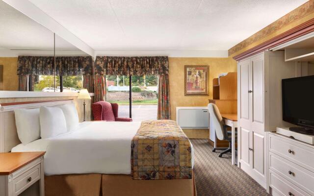 Travelodge by Wyndham Owen Sound