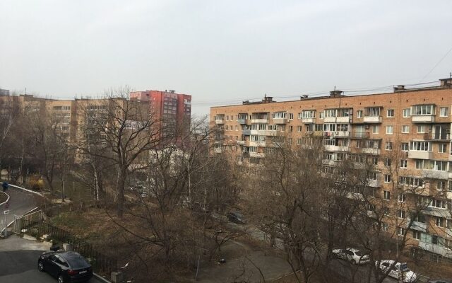 Апартаменты на Океанском пр-те, 100