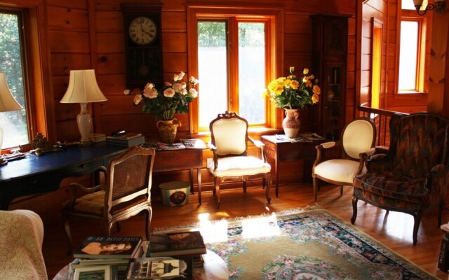 Honey Maple Grove BnB