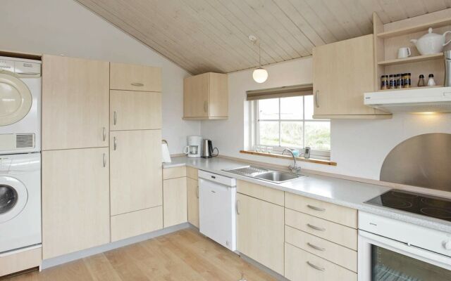 Picturesque Holiday Home in LÃ¸kken near Sea