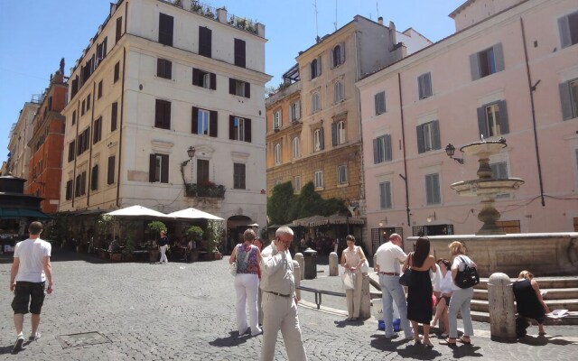 Charme Monti Small Terrace