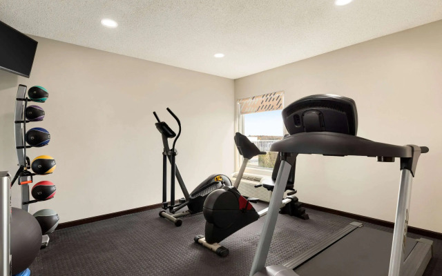 Days Inn by Wyndham Hillsboro