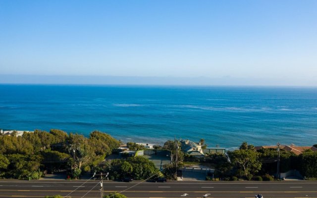 PCH 7 in Malibu With 3 Bedrooms and 2 Bathrooms