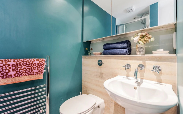 Modern Holland Park apartment