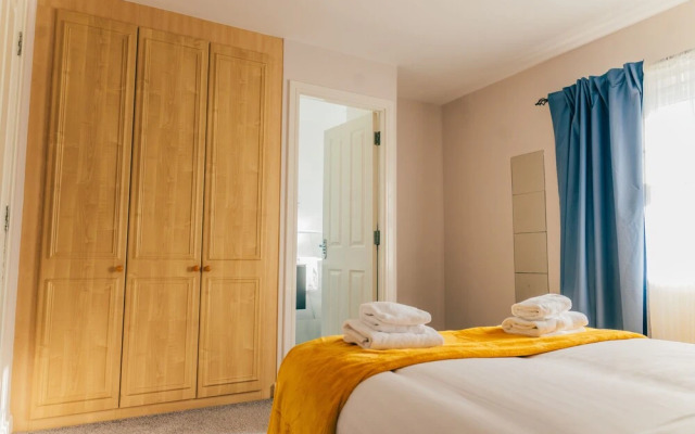 Remarkable 4-bed House in Cardiff