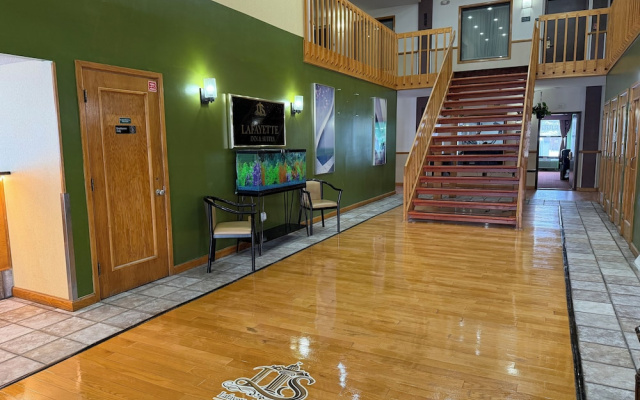 Lafayette Inn & Suites