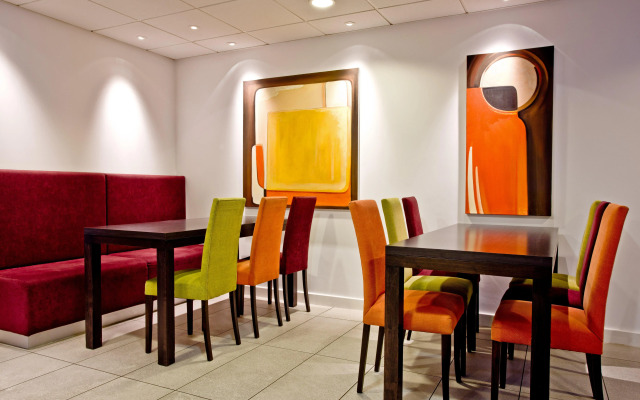 Holiday Inn Express Birmingham–South A45