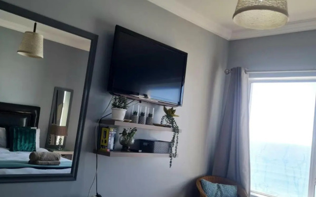 Point Village Accommodation - Ocean Two 42