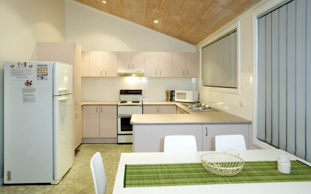 Tomaree 18 - Baybreeze - Shoal Bay