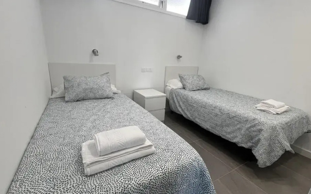 Renovated Apartment by the Beach and Yumbo Centre