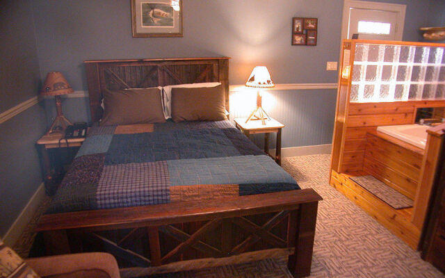 Mountaintop Lodge at Lake Naomi