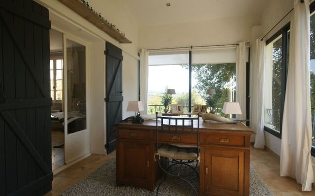 Plush Villa in Villecroze with Private Swimming Pool