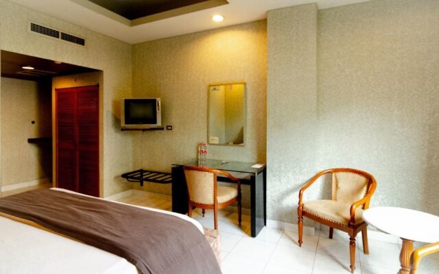 Peninsula Hotel