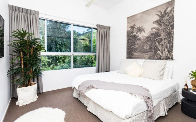 Airlie Beach Penthouse With Pool Near Whitsundays