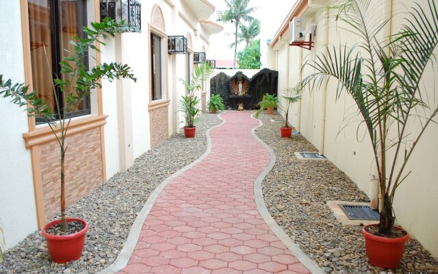 Aquari Travellers Suites