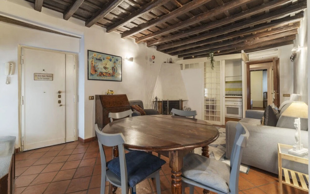 Stylish Flat Domus Aurea