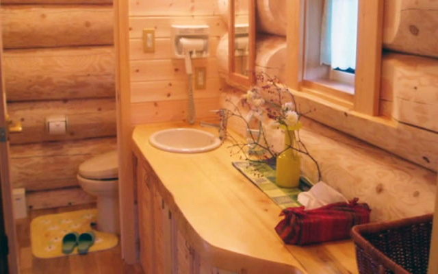 Rental Log Cottage West Village – Bathroom – Gujo