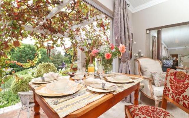 Three Oaks Bed  Breakfast