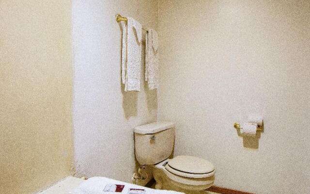 OYO Hotel Chapmanville Inn, WV - Hwy 119