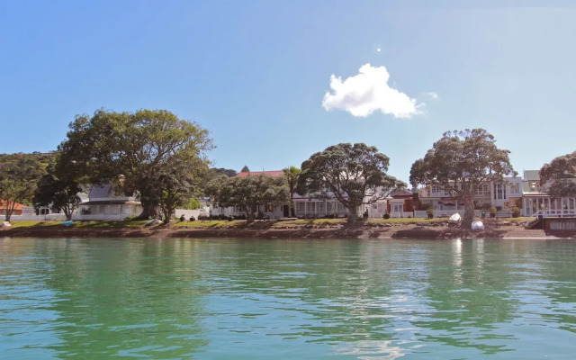 The Commodores Lodge