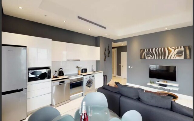 CBD Luxury Apartment