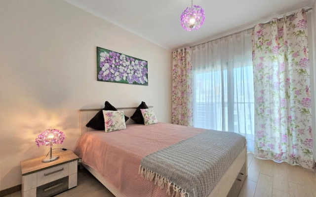 Rocha Prime Center Garage Flat