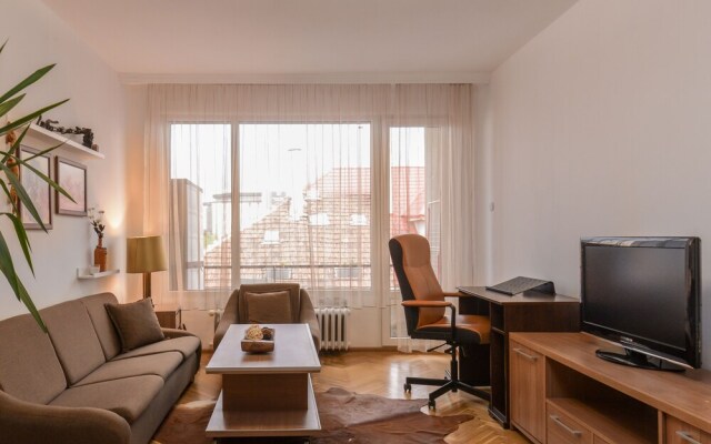 FM Deluxe 2-BDR Apartment - Our Home Is Your Home