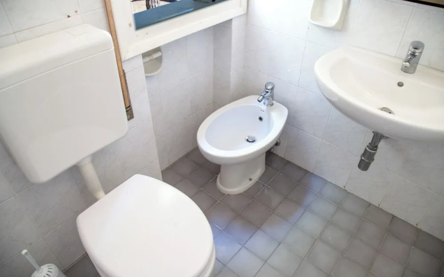 Spacious First-floor Flat Near the Beach