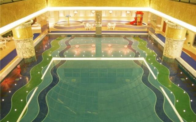 Days Hotel and Suites Jiaozuo
