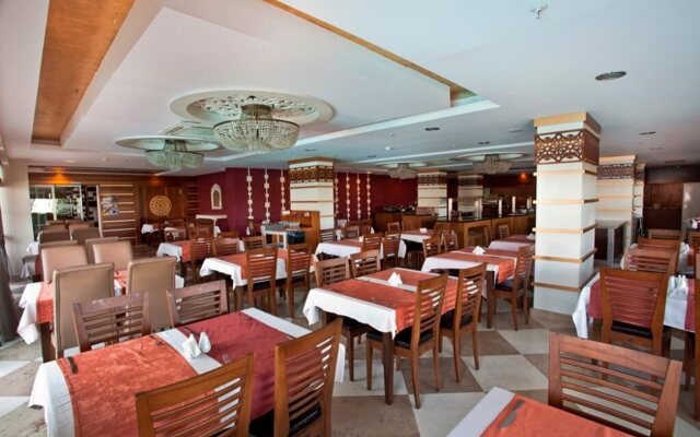 Adella Side Hotel