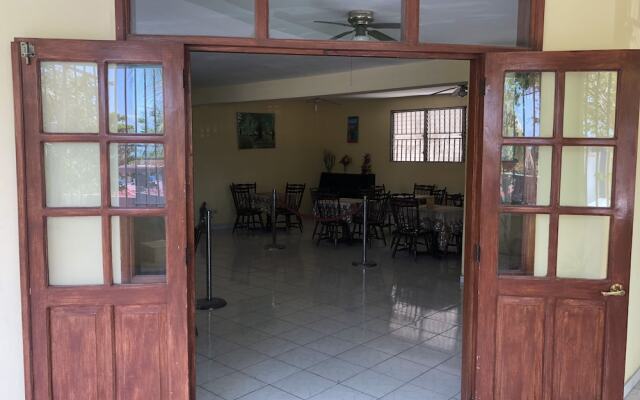 Detente Du Cacique Villa Hotel