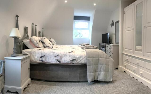 New Family Apartment Walking Distance to the Beach