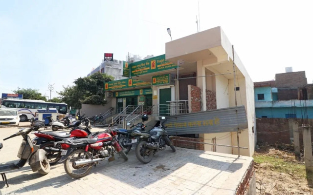 Oyo 23157 Grand Sudershan Hs