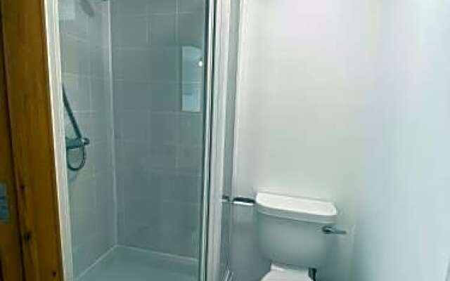 Regency Hall Smart Cheltenham Ensuite Rooms e