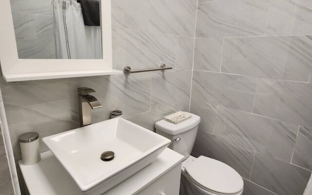 Modern Style 1 Br Near Beaches With Free Parking