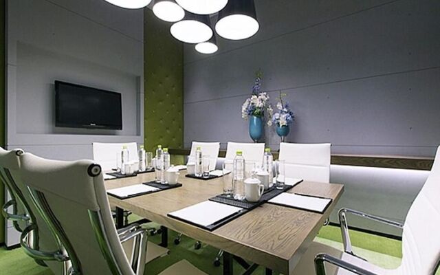 Cineaste Garden Hotel