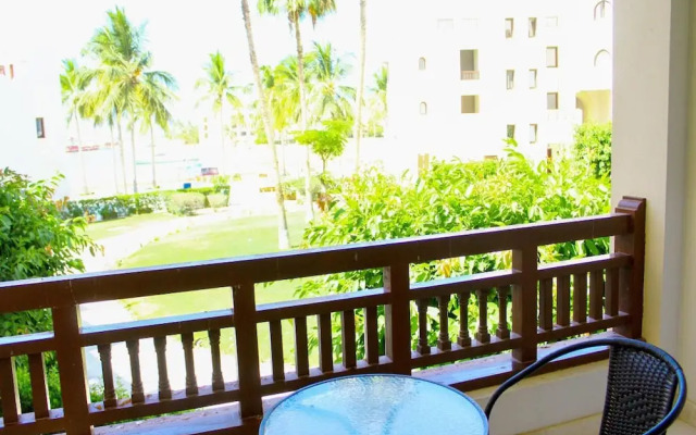 Marina Breeze 2-bedroom Retreat