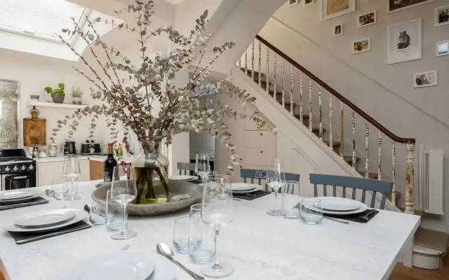 Host Stay The Walpole House