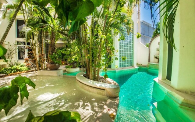 Royal Palms 10 2 Bedroom Condo by RedAwning