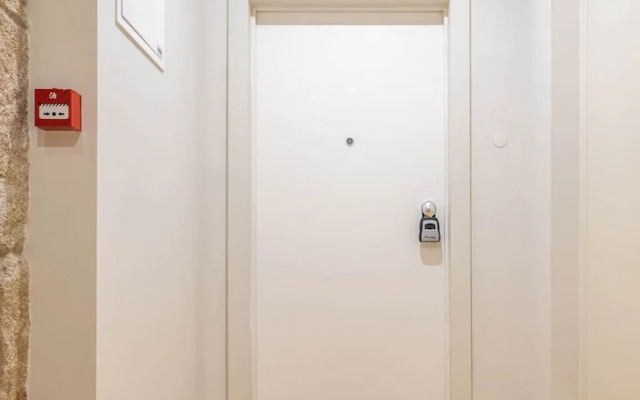 Bonja1 Light-filled Apartment w/ Balcony +AC