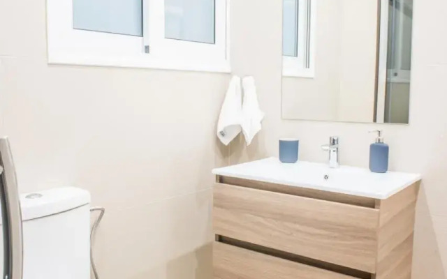 A24 Pristine & sunny suite near Plaka & Parthenon