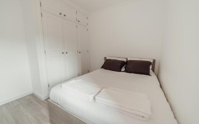 Gaia Terrace With Elevator by Vacationy