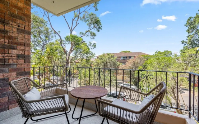 Spacious Apartment Near Cronulla Beach