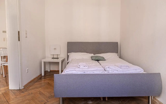 Peerles 2BR Apt. Perfectly Situated&Well Connected